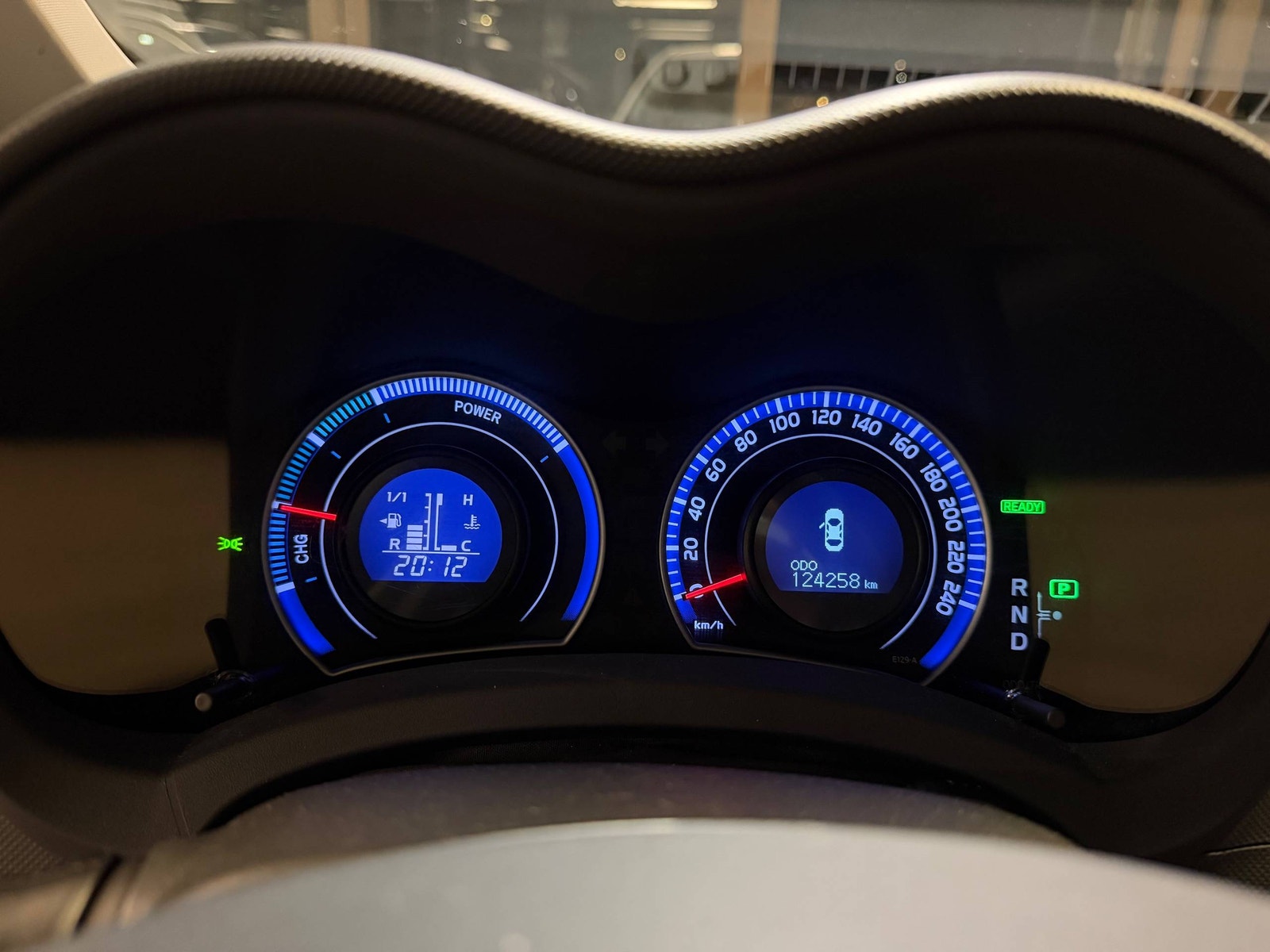 Toyota Auris Hybrid e-CVT, 136hp, 2012