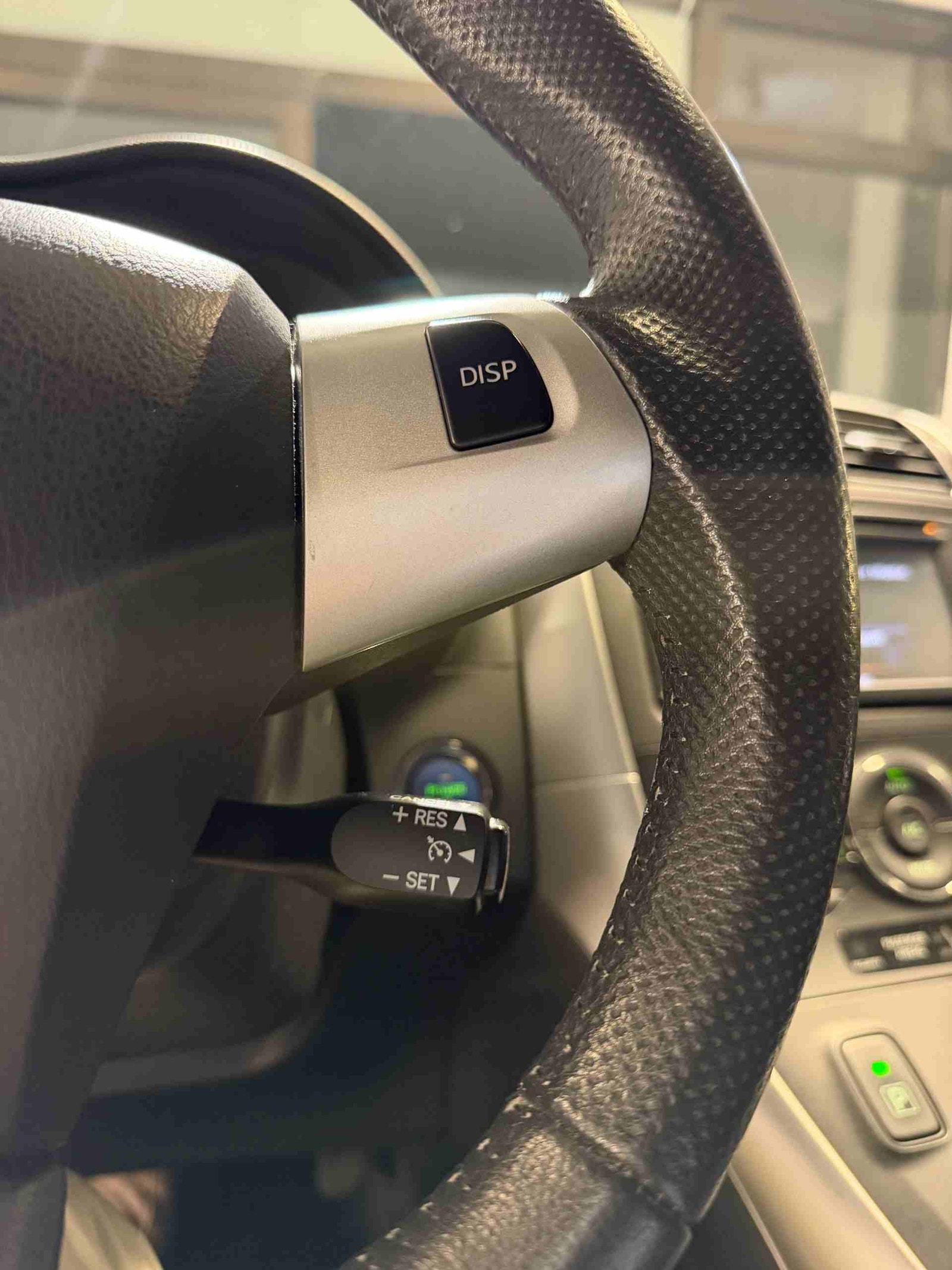 Toyota Auris Hybrid e-CVT, 136hp, 2012