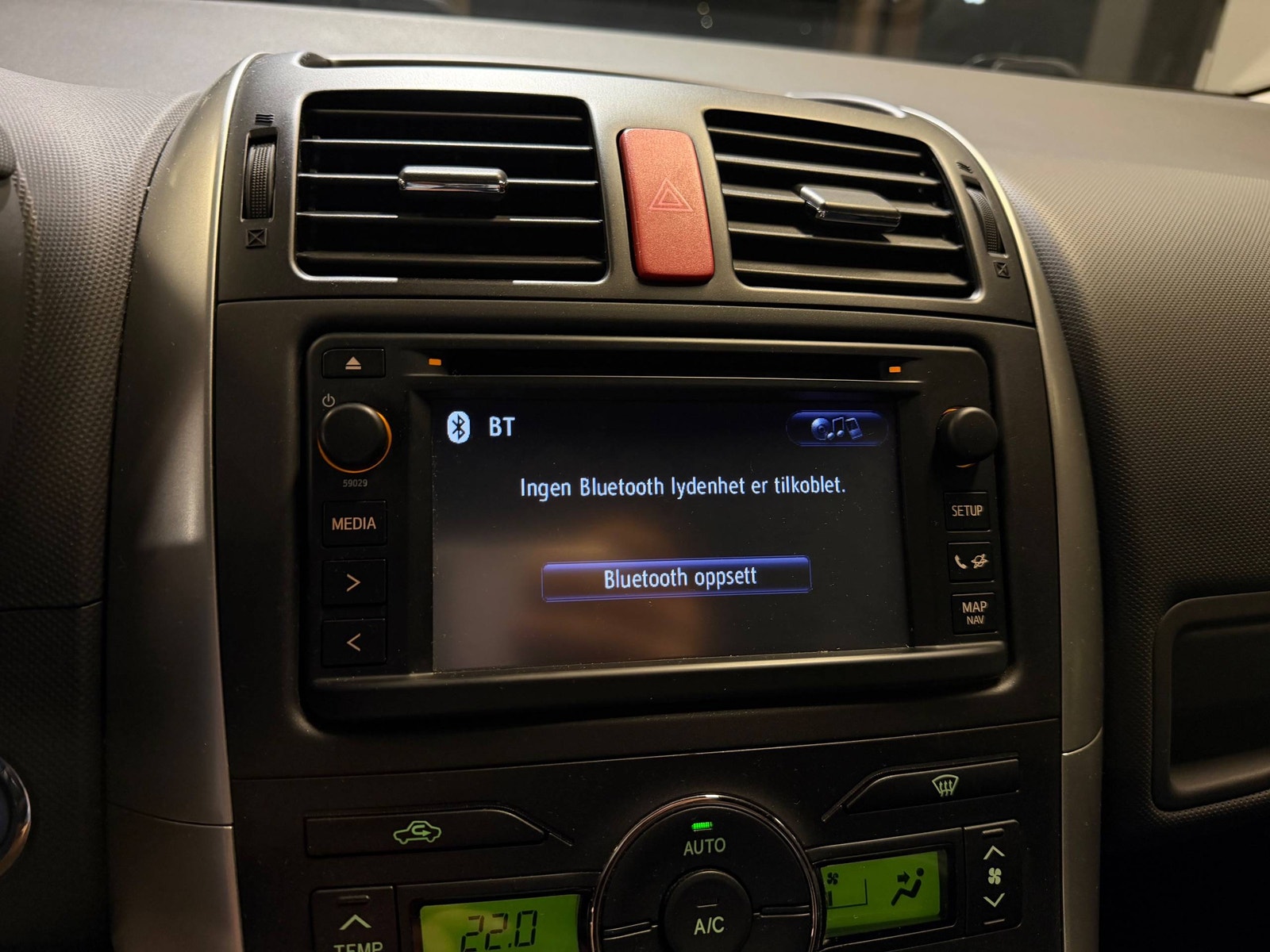 Toyota Auris Hybrid e-CVT, 136hp, 2012