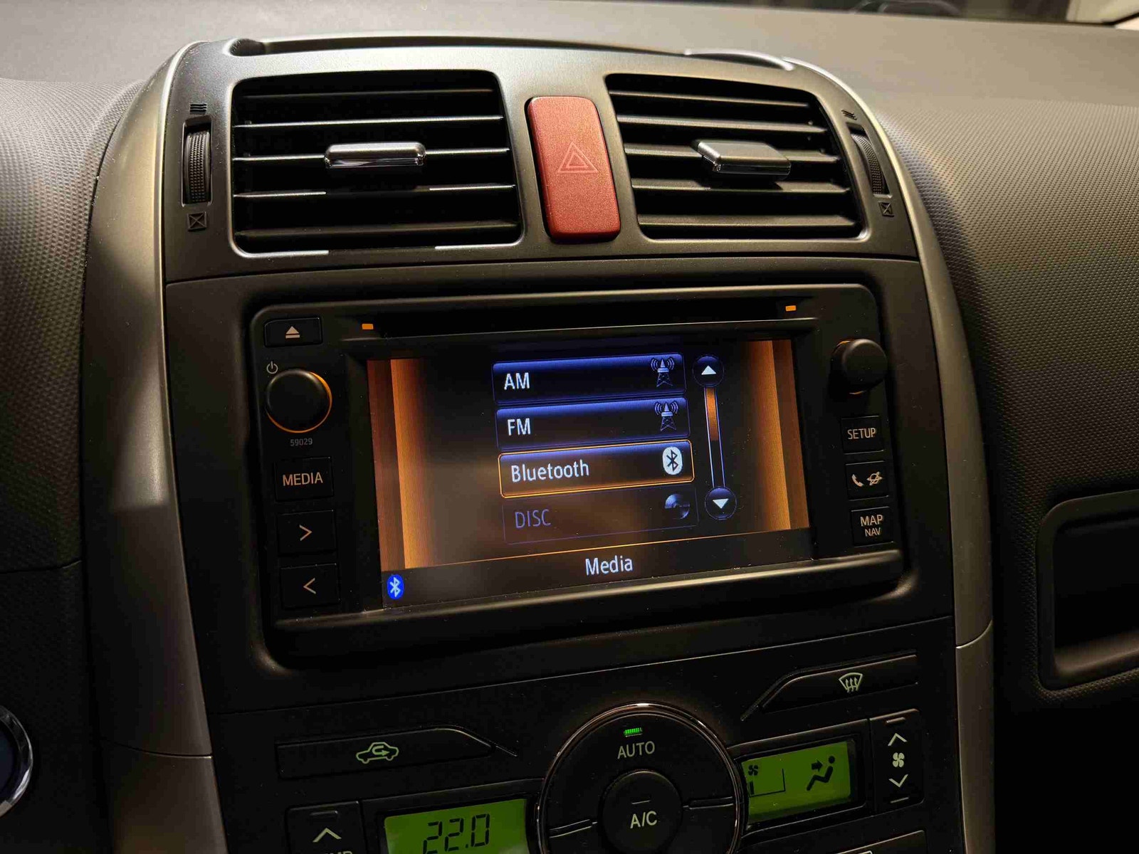 Toyota Auris Hybrid e-CVT, 136hp, 2012
