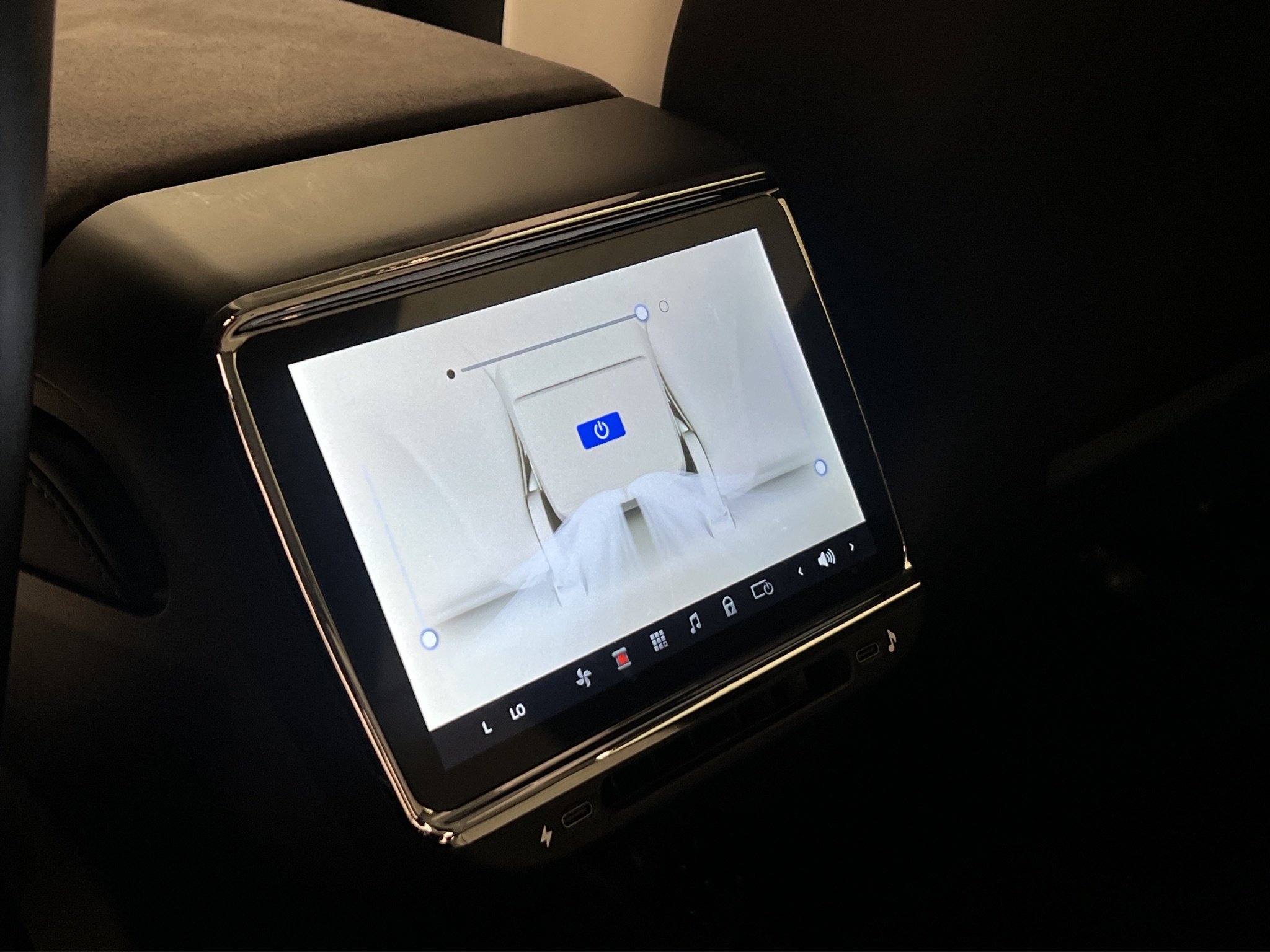 Tesla Model Y Performance, 534ps, 2024