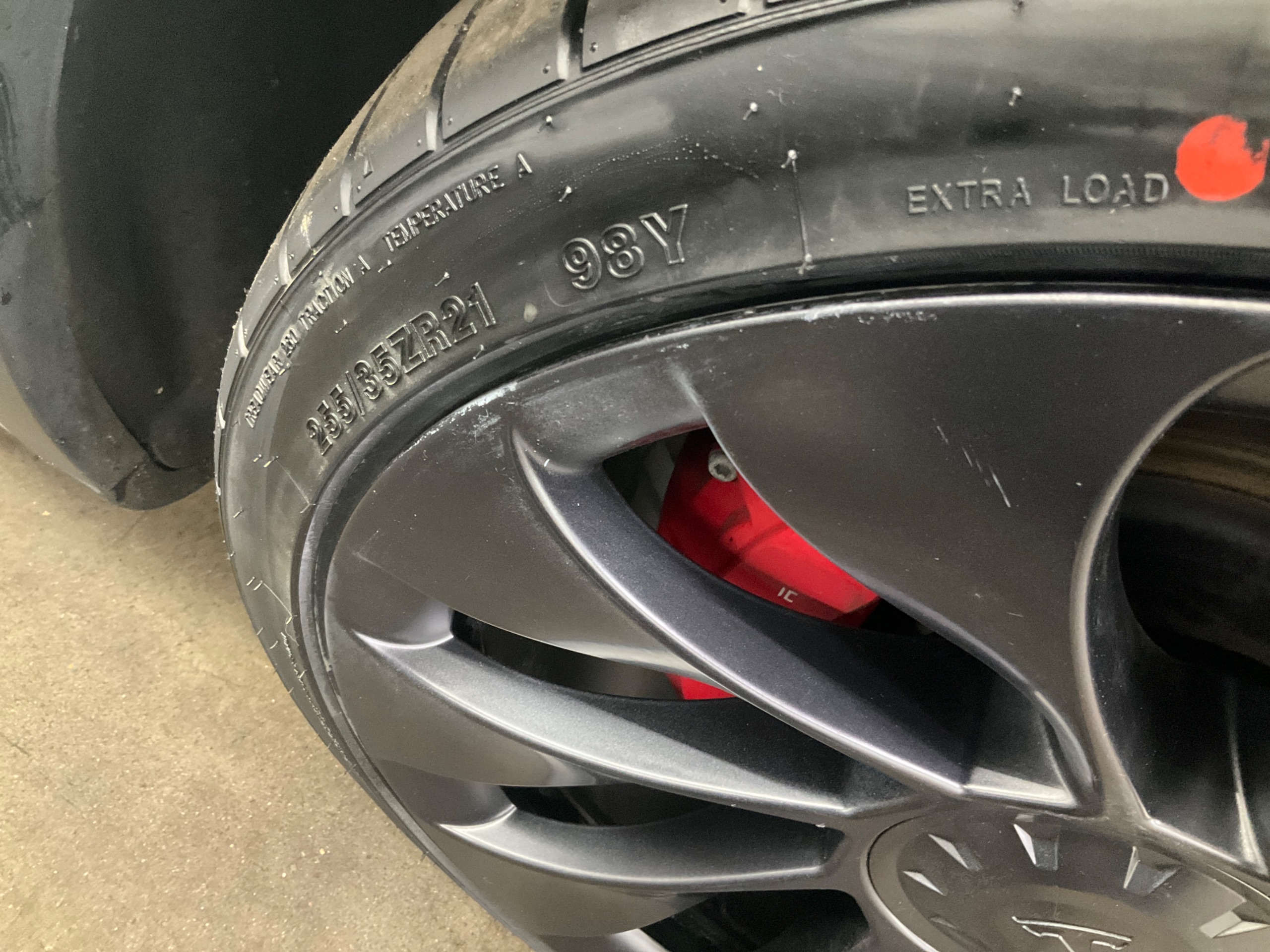 Tesla Model Y Performance, 534ps, 2024