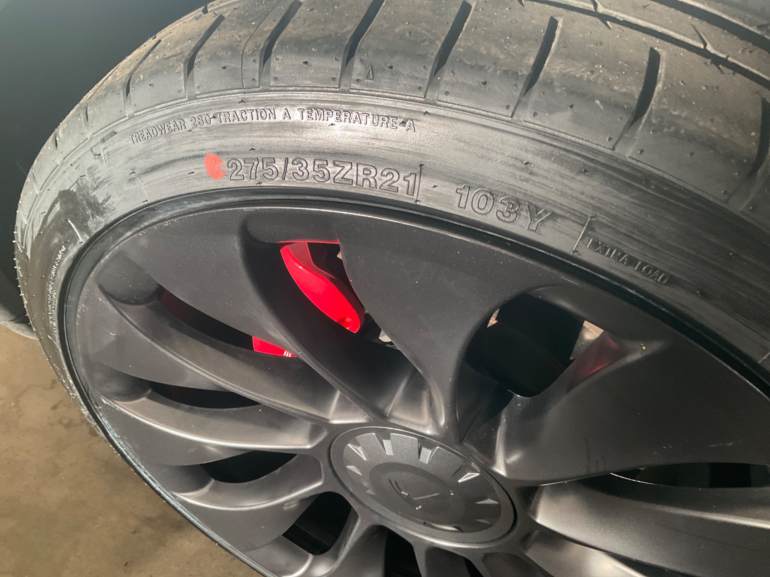 Tesla Model Y Performance, 534ps, 2024
