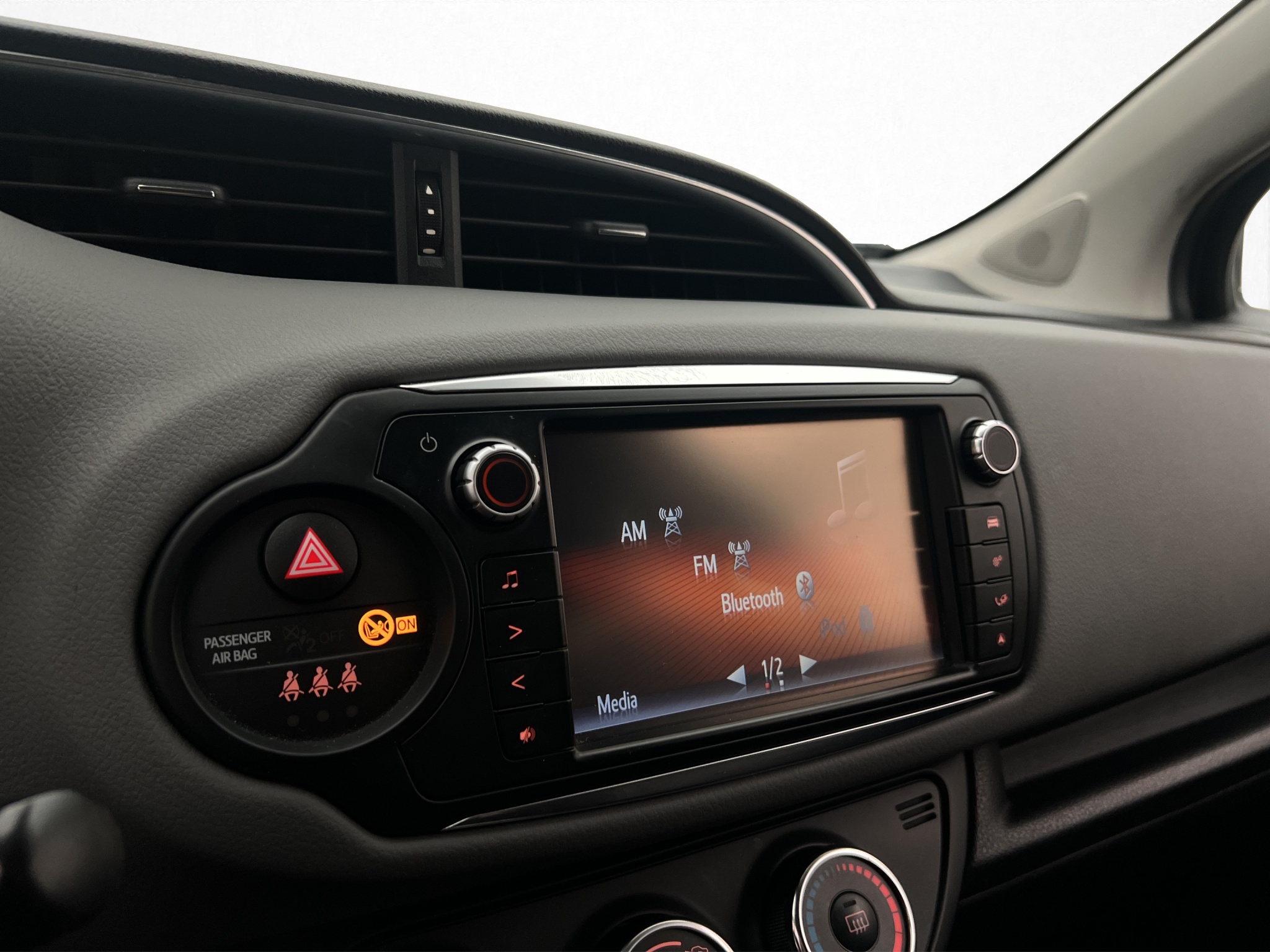 Toyota Yaris 5-dørs 1.33 Dual VVT-i Manuell, 6-trinn, 99hk, 2015
