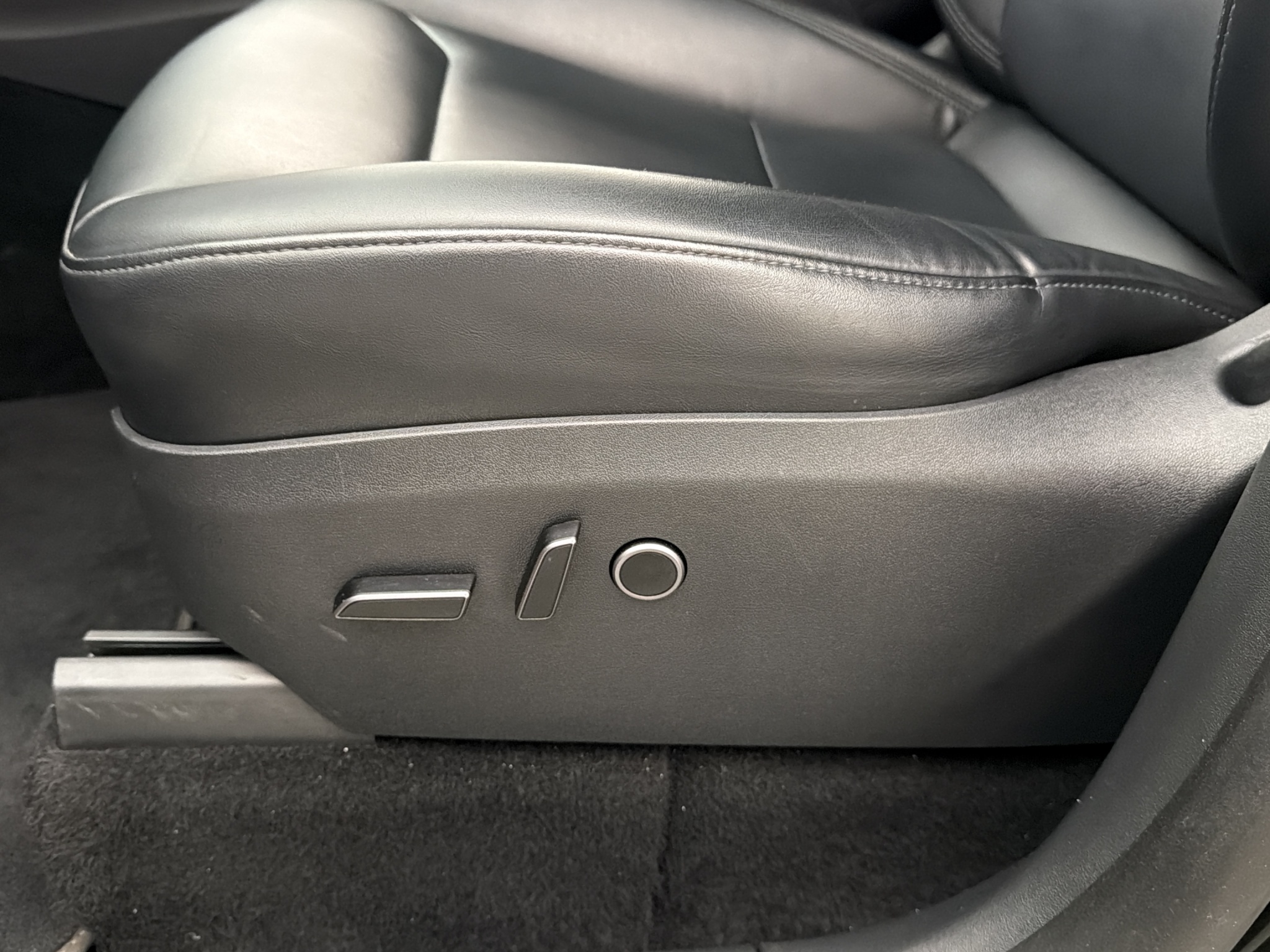 Tesla Model Y Long Range AWD, 514ps, 2024