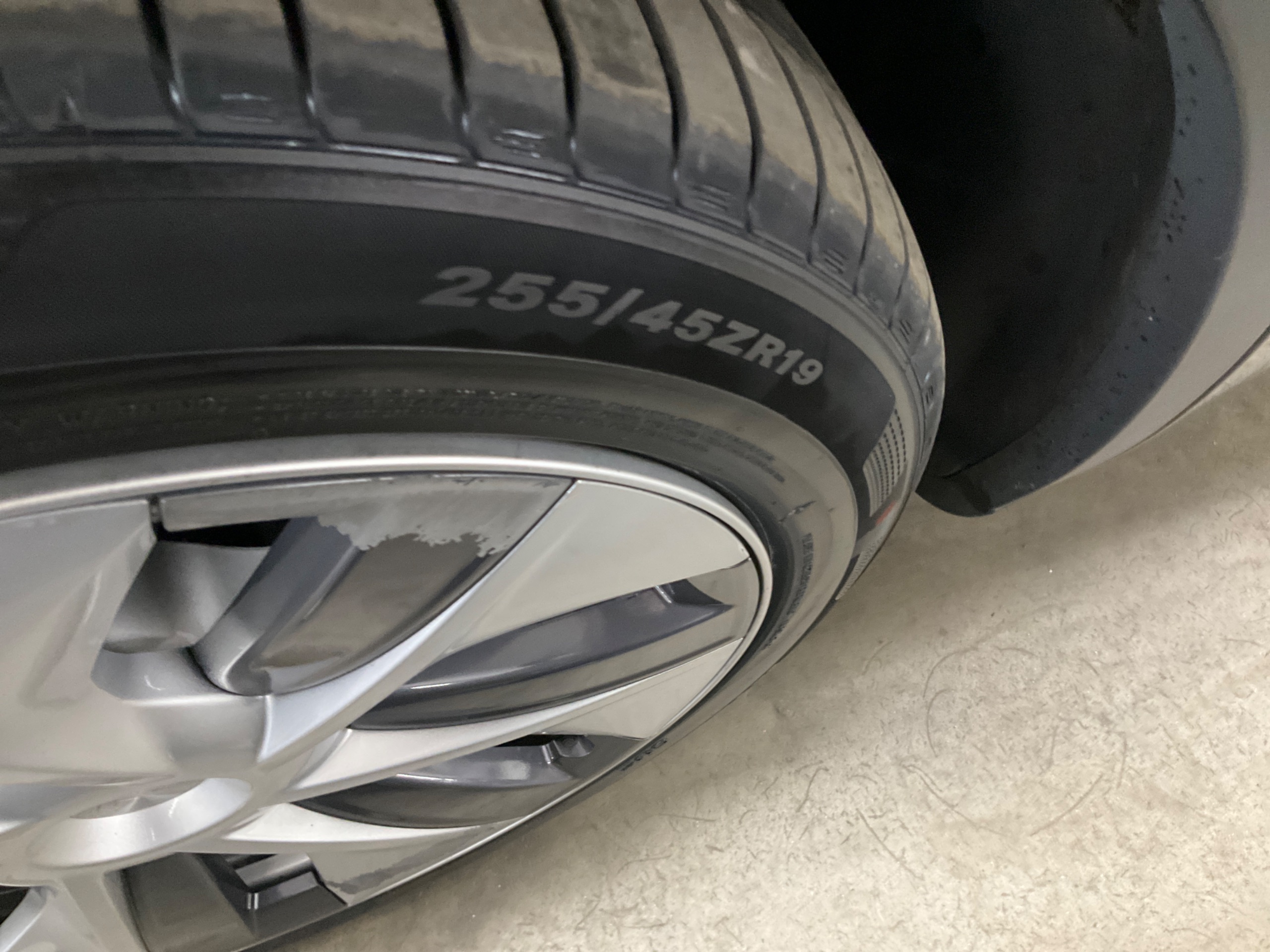 Tesla Model Y Long Range AWD, 514ps, 2024