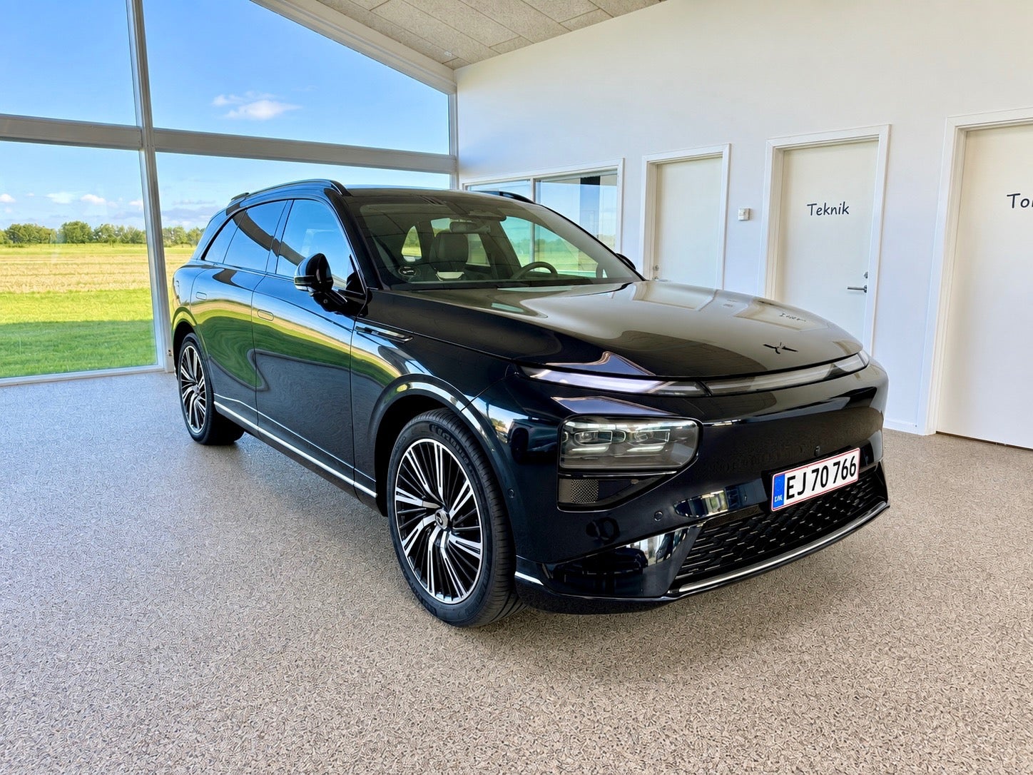 XPENG G9 Performance, 551hp, 2024