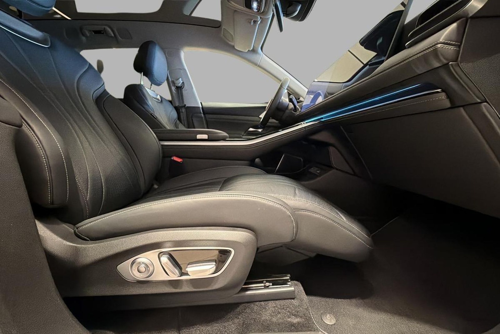 XPENG G9 Performance, 551ps, 2023