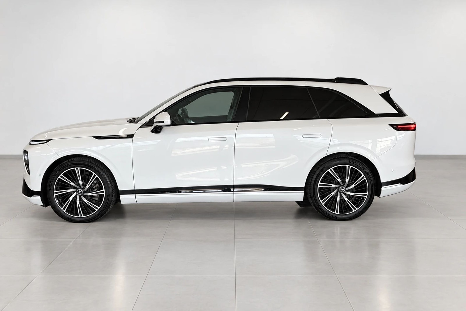 XPENG G9 Performance, 551hk, 2024