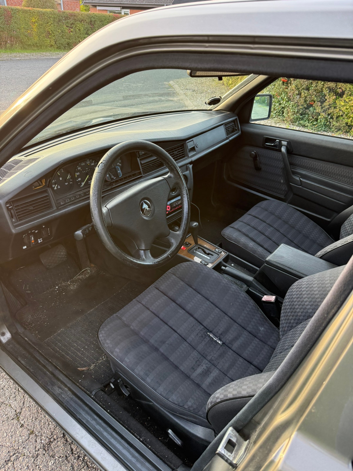 Mercedes-Benz 190 D 2.5 Manuell, 5-trinn, 90hk, 1990