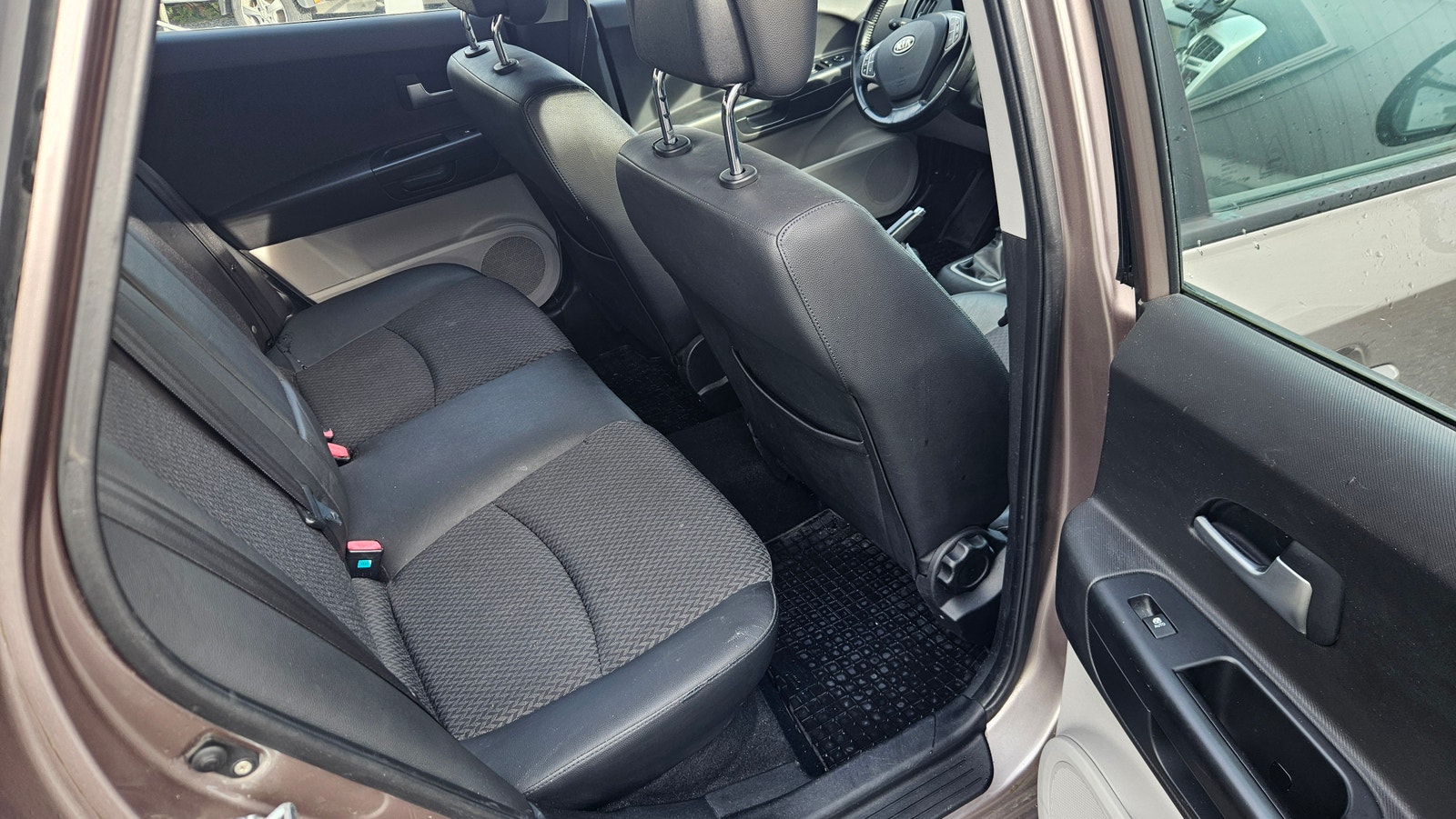 Kia cee'd 1.6 CRDi Manual, 5-trins, 90ps, 2009
