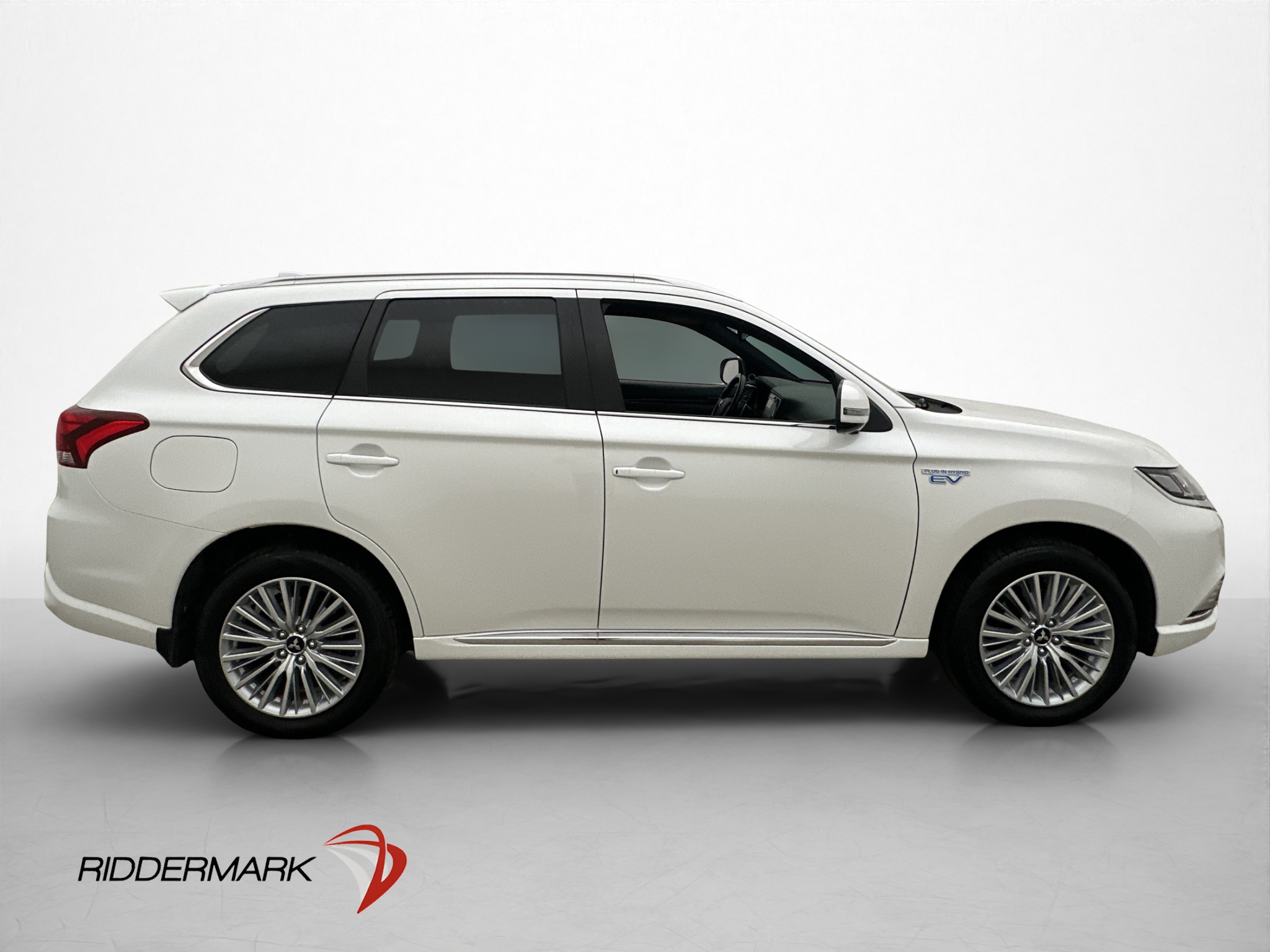 Mitsubishi Outlander PHEV CVT, 224hk, 2020