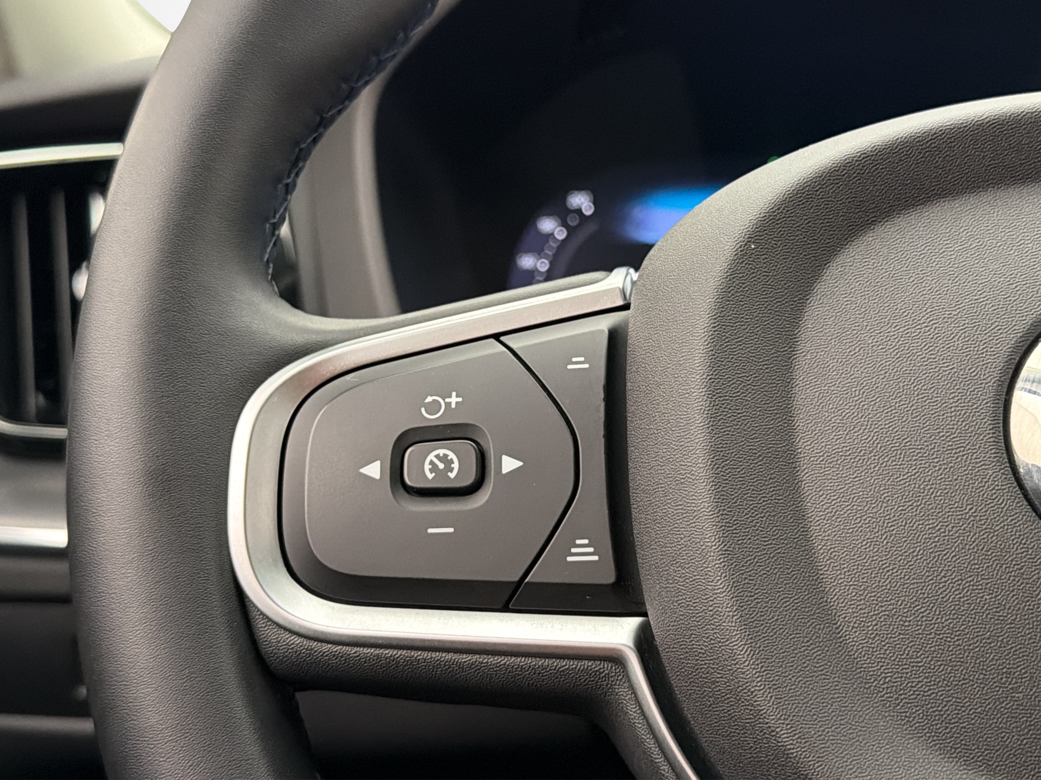 Volvo XC60 T6 Plug-In Hybrid AWD Geartronic, 350hk, 2025