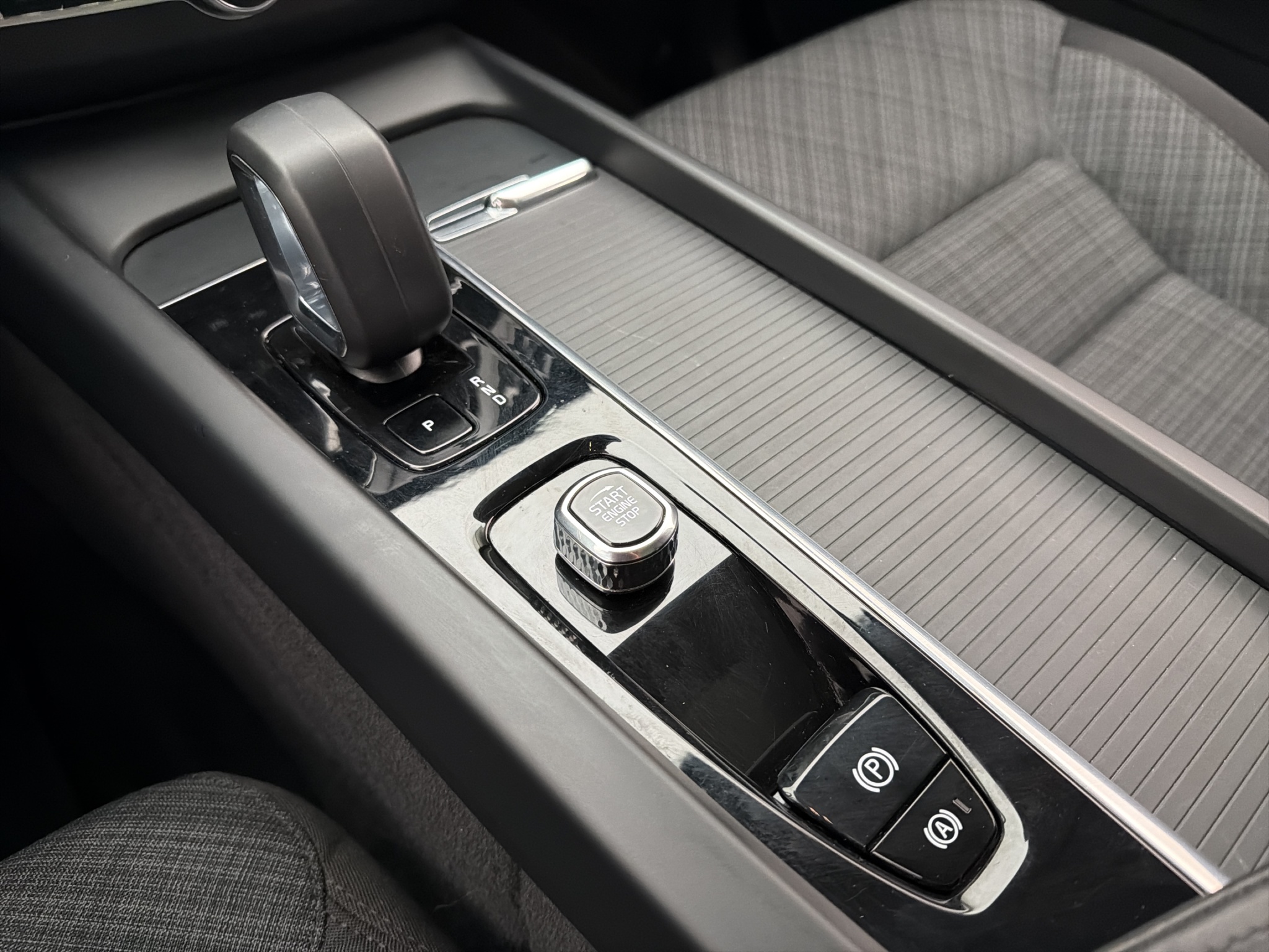 Volvo XC60 T6 Plug-In Hybrid AWD Geartronic, 350hk, 2025