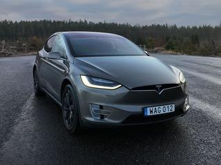 Tesla Model X 90D