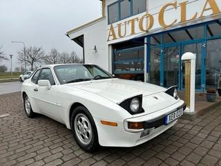 Porsche 944