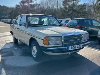 Mercedes-Benz 230