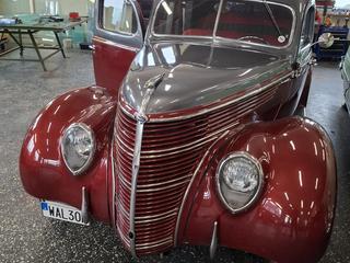 Ford Standard Fordor Sedan 2.2 V8