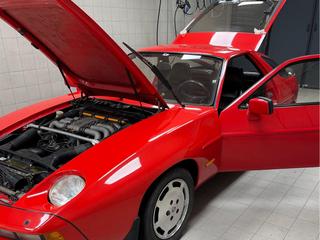Porsche 928