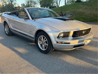 Ford Mustang V6 Convertible