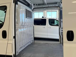 Peugeot Boxer Van 335 2.2 BlueHDi