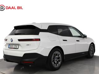 BMW iX xDRIVE40 76,6kWh 326HK VÄRMARE B-KAM LÄDER NAVI COCKPIT – DAAL Bil