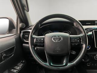 Toyota Hilux Invincible 2.4 AWD M/K-Värmare Drag Skinn Moms