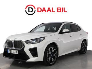 BMW iX2 xDRIVE30 64,7 kWh 306HK M-SPORT DRAG PANO P-VÄRM 3D – DAAL Bil