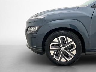 Hyundai Kona 39.2 kWh 136hk Essential Krell Kamera Halvskinn