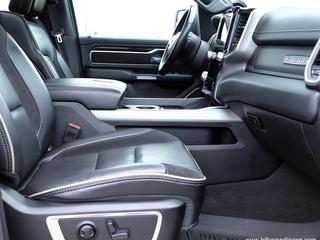 Dodge Ram 5.7 V8 HEMI Laramie Night Edition 4x4 S/V-hjul 2022