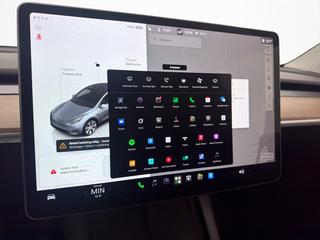 Tesla Model Y Long Range AWD Pano Värmepump AP Drag MOMS