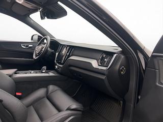 Volvo XC60 B4 AWD R-Design H/K 360° Skinn HuD Carplay Luftfj