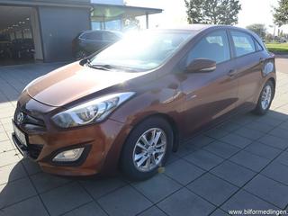 Hyundai i30 1.6 CRDi 5-door 110hk REP OBJEKT! Svensksåld 2013