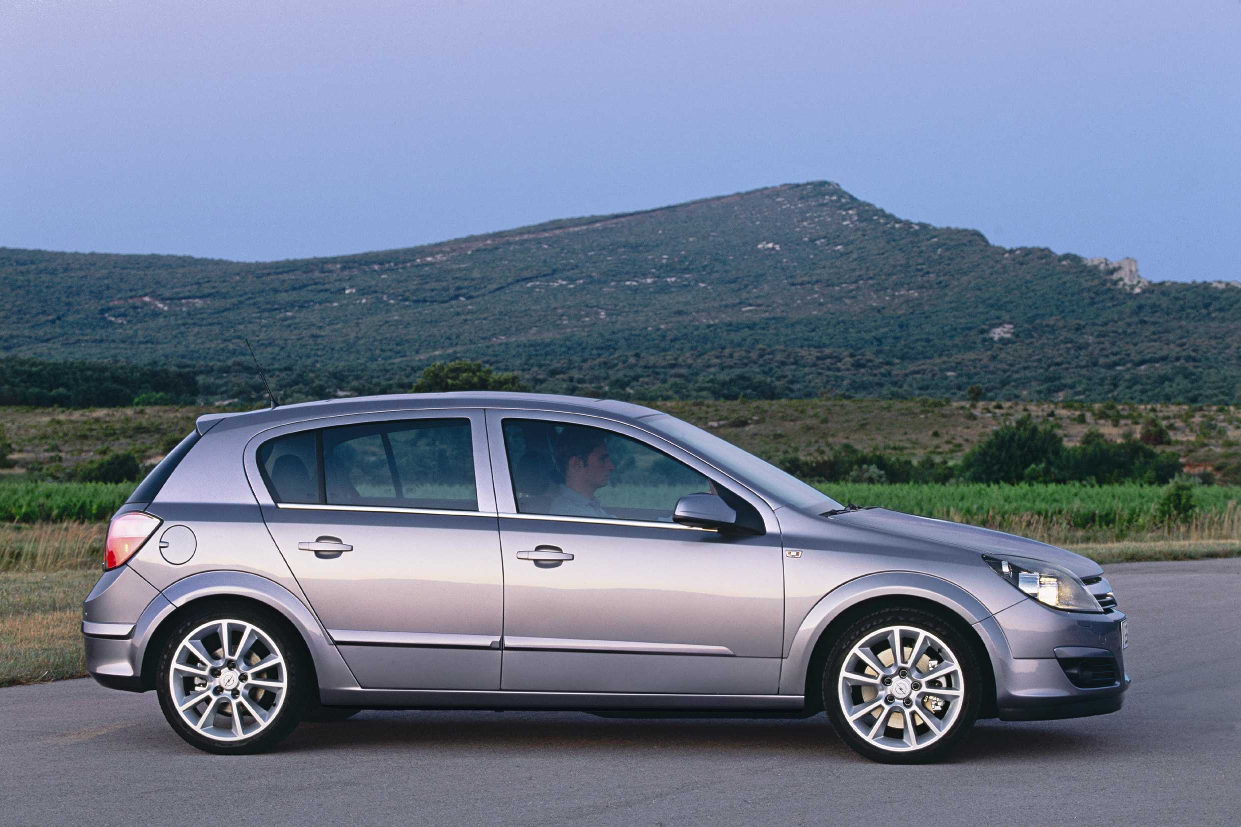 Opel c 1.8. Opel Astra h (2004-2007). Opel Astra h 2004. Opel Astra h хэтчбек. Opel Astra h 2006 1.8.