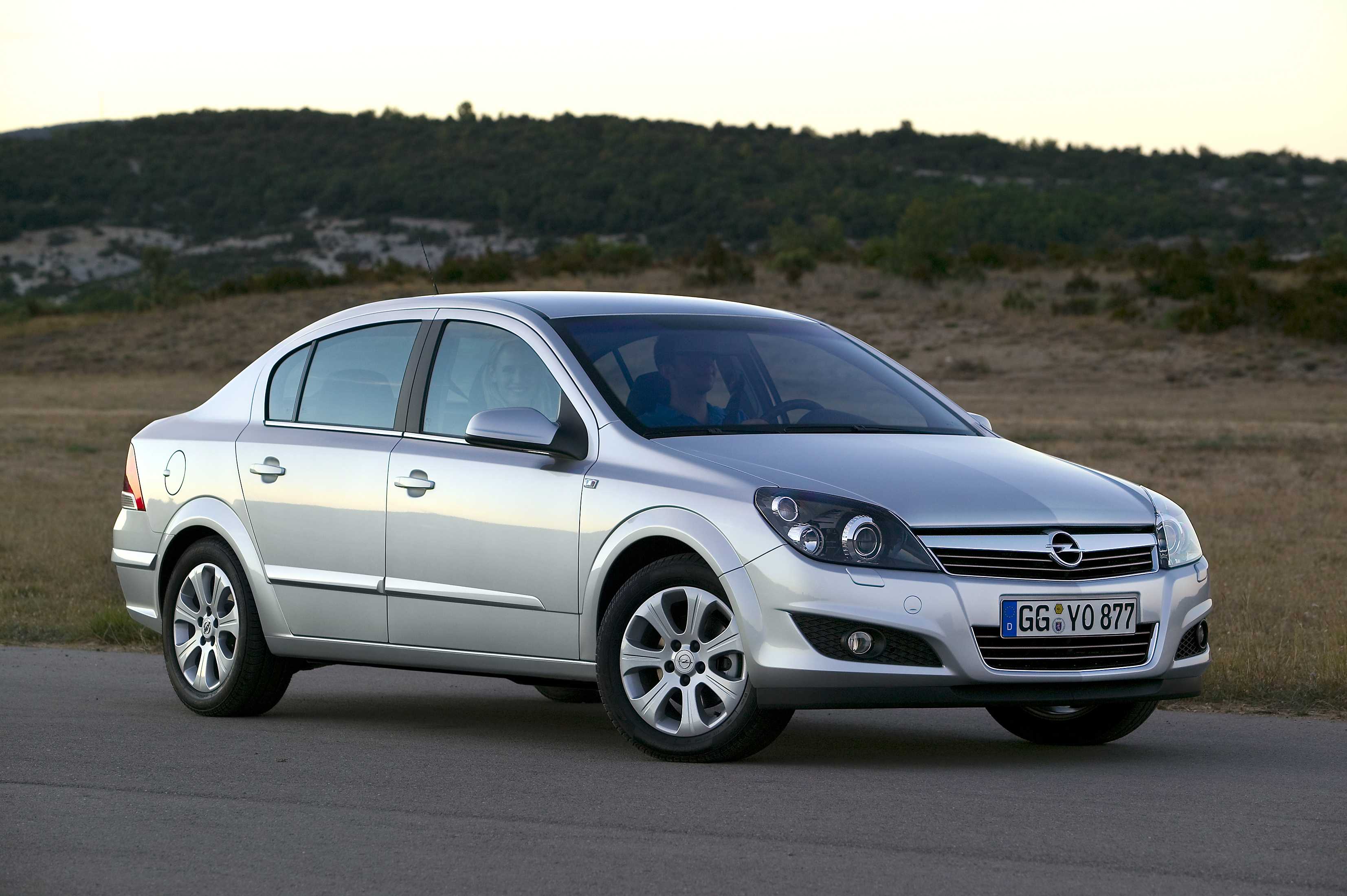 Opel Astra Sedan H Facelift