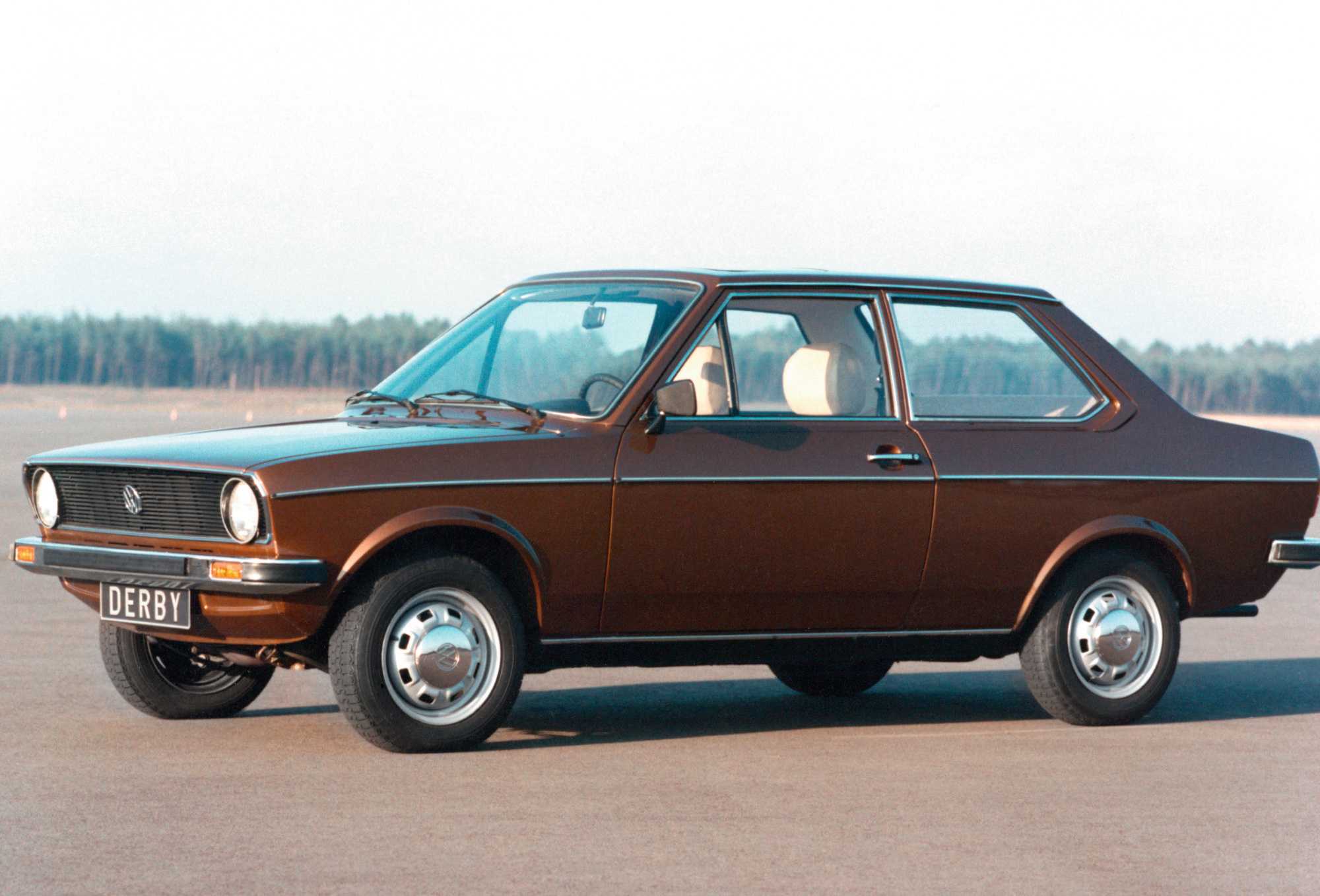 Первое поколение автомобилей. VW Derby mk1. Фольксваген дерби 1977. Фольксваген дерби 1. Фольксваген гольф 1977.